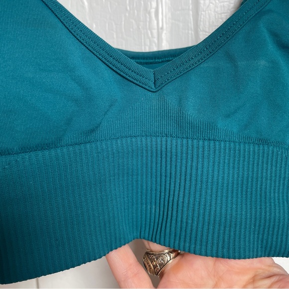 Lululemon Seafoam Green Sports Bralette SZ 4 - Picture 2 of 10
